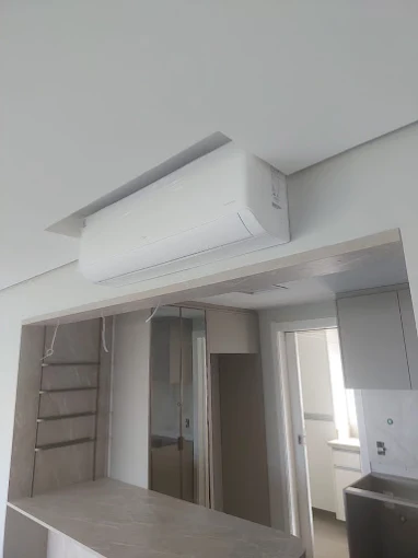 Ar-condicionado split instalado em apartamento residencial